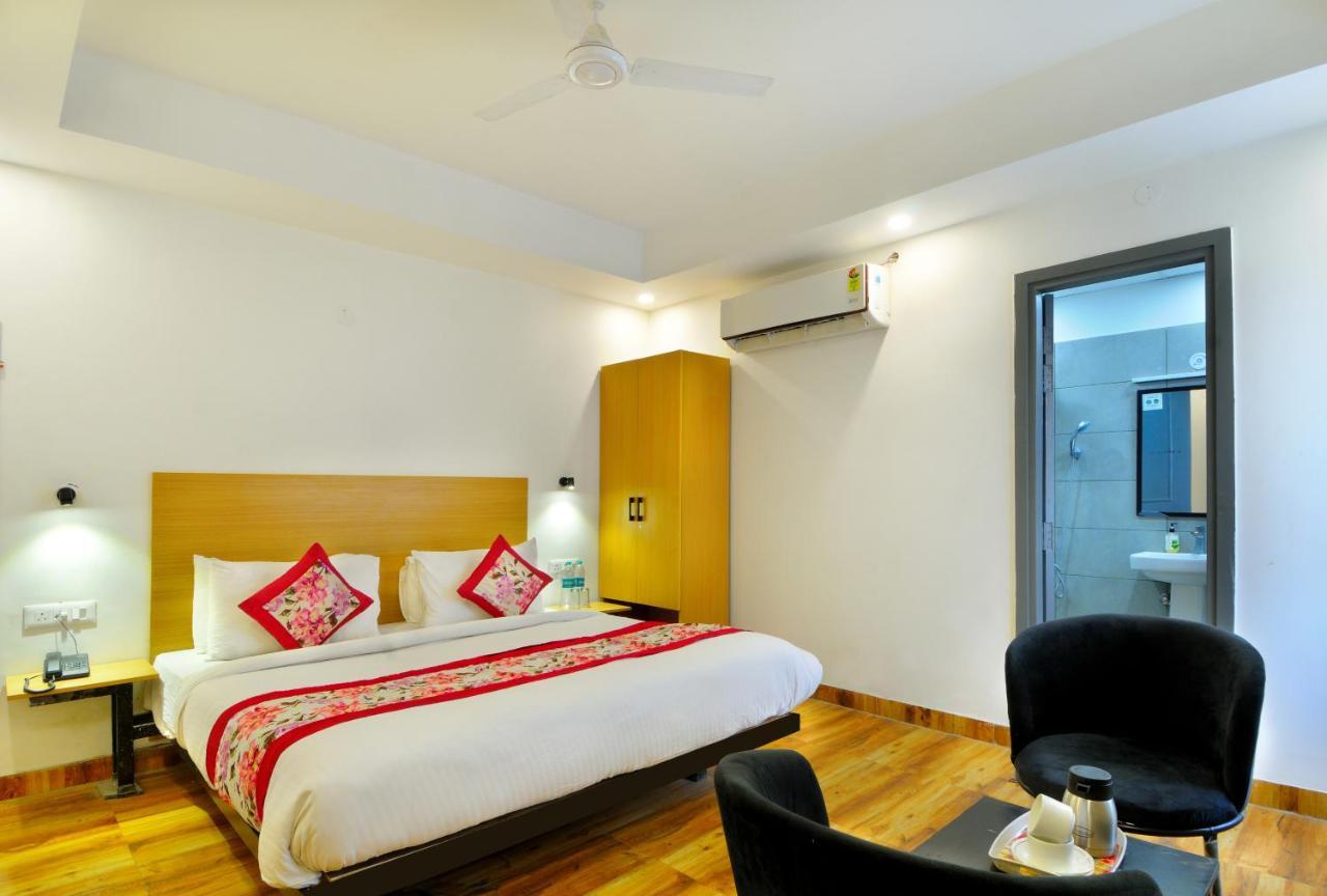 The Red York Hotel Ghaziabad Bagian luar foto
