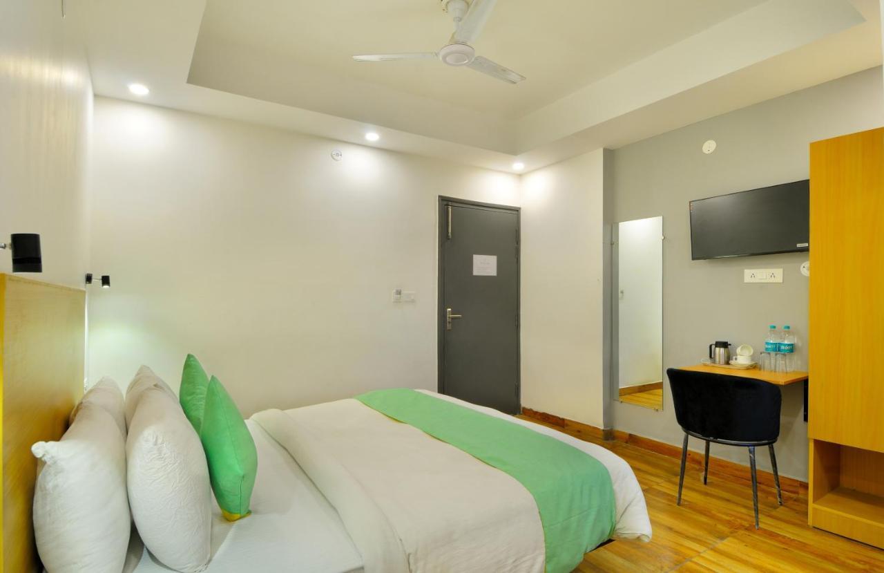 The Red York Hotel Ghaziabad Bagian luar foto