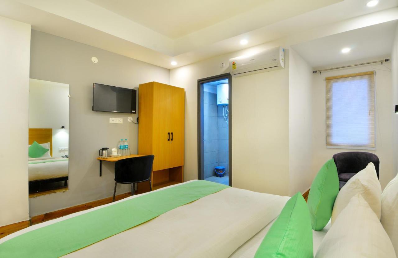 The Red York Hotel Ghaziabad Bagian luar foto