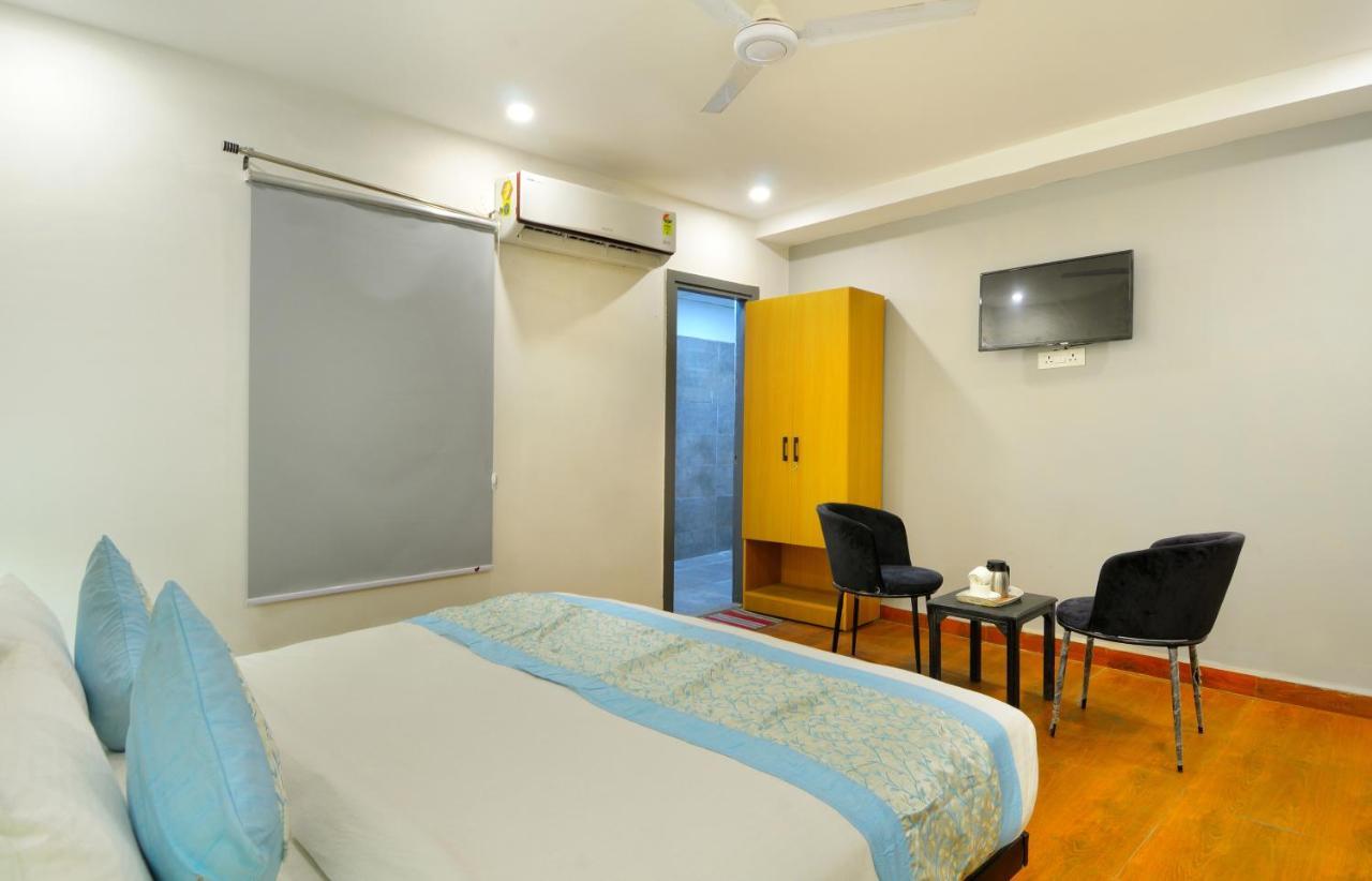 The Red York Hotel Ghaziabad Bagian luar foto